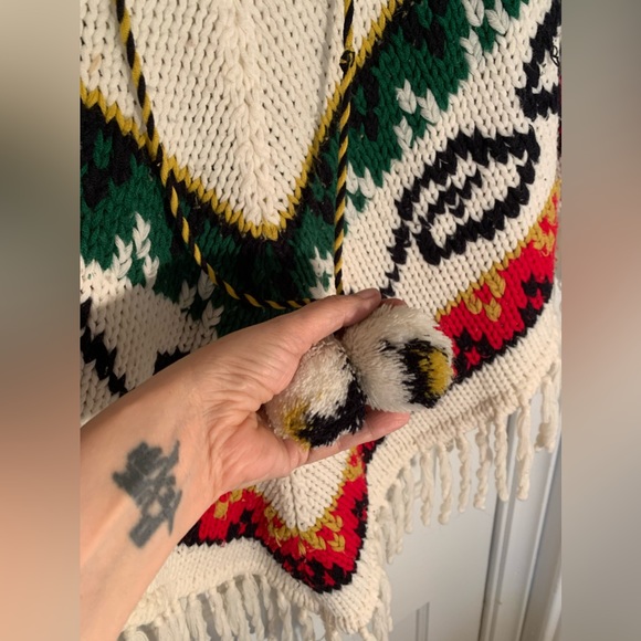 Vintage festival 70’s hand knit poncho with fluffy ball ties in front one size - Picture 3 of 7